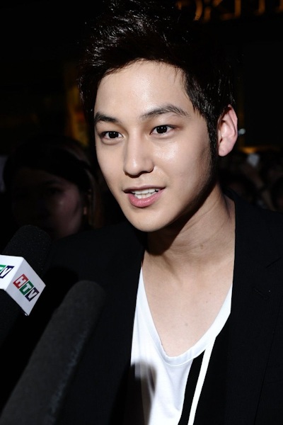 Với vị thế của mình, dĩ nhiên Kim Bum luôn là tâm điểm của sự chú ý.