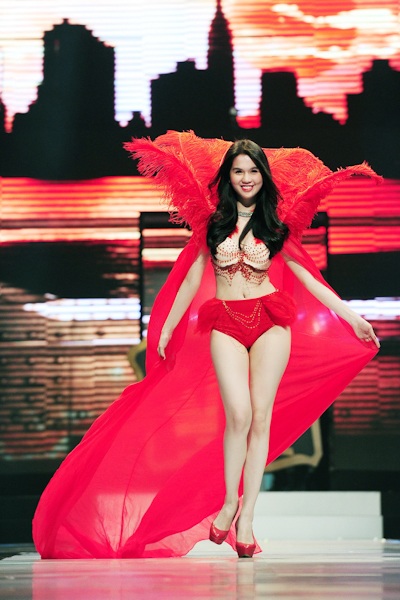 Đêm hội chân dài 7: Phiên bản lỗi của Victoria's Secret? - 10 Những hình ảnh đầu tiên gợi nhớ về chương trình của Victoria's Secret