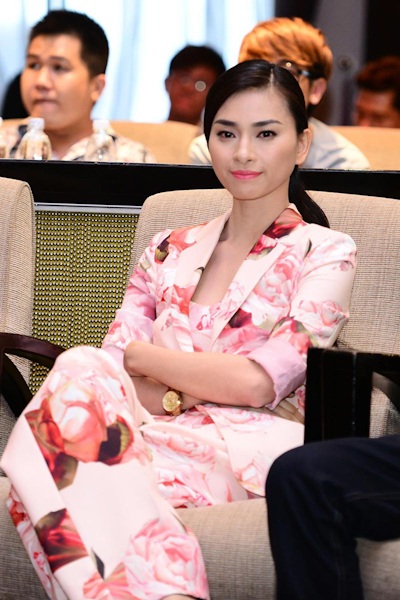 Ngô Thanh Vân xinh đẹp và cá tính với Vest hoa - 1 Ngô Thanh Vân xinh đẹp và cá tính với Vest hoa