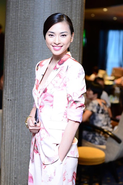 Ngô Thanh Vân xinh đẹp và cá tính với Vest hoa - 2 Ngô Thanh Vân xinh đẹp và cá tính với Vest hoa