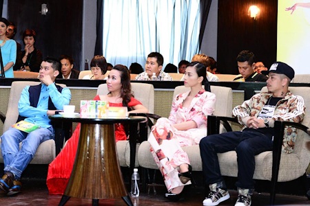 Ngô Thanh Vân xinh đẹp và cá tính với Vest hoa - 7 Ngô Thanh Vân và các vị giám khảo còn lại