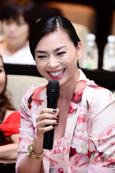 Ngô Thanh Vân xinh đẹp và cá tính với Vest hoa - 5 Người đẹp chia sẻ: Năm nay cô sẽ trở nên nghiêm khắc và khó tính hơn trong cách chấm điểm