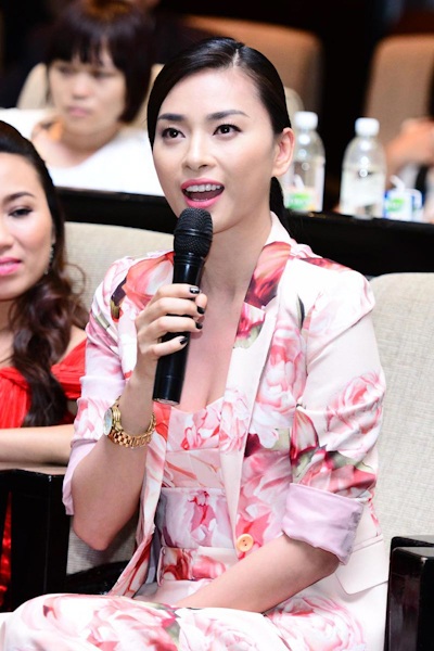 Ngô Thanh Vân xinh đẹp và cá tính với Vest hoa - 6 Người đẹp chia sẻ: Năm nay cô sẽ trở nên nghiêm khắc và khó tính hơn trong cách chấm điểm