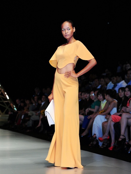 Minh Hà được siêu mẫu Thanh Hằng và NTK Đỗ Mạnh Cường đánh giá rất cao