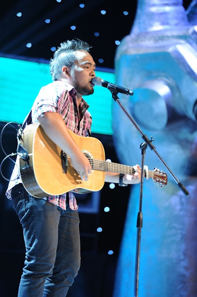 Nguyễn Dương Nhật Quang thể hiện ca khúc