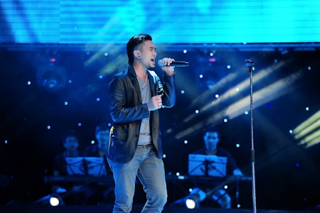 Nguyễn Dương Nhật Quang thể hiện ca khúc