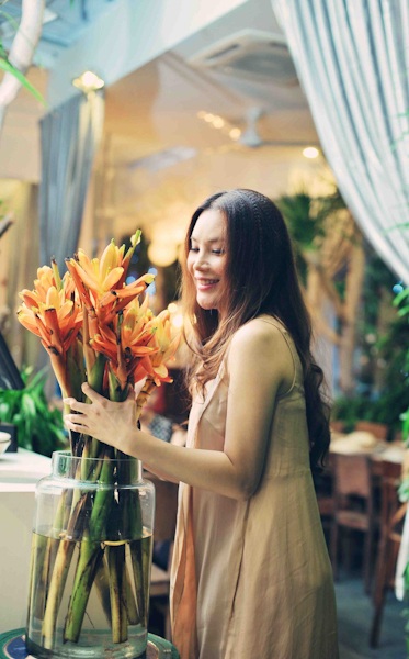 Hồ Quỳnh Hương sánh vai cùng Trần Khôn - 7 Một số hình ảnh mới nhất về Hồ Quỳnh Hương
