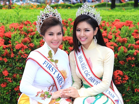 Hoa hậu Ngọc Anh và Trưởng BTC Kim Hồng