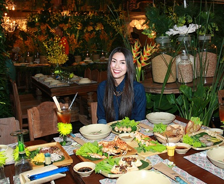 Vợ chồng Hà Tăng tình tứ đi ăn tối - 2 Vợ chồng Hà Tăng tình tứ đi ăn tối