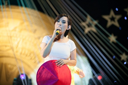 Phi Nhung thể hiện nhiều vai trò khác nhau trong đêm nhạc