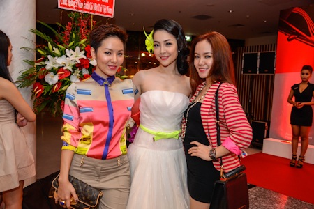 Linh Nga và hai chị em Phương Linh