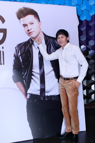 Nam Cường hứa cưới vợ vào năm 30 tuổi - 1 Hoài Linh song ca với Nam Cường trong DVD này