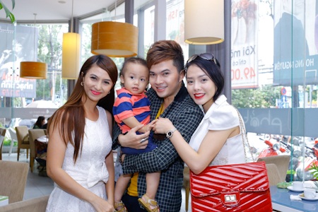 Nam Cường cùng Hương Giang Idol tổ chức trung thu - 12 Nam Cường mang theo cậu con nuôi