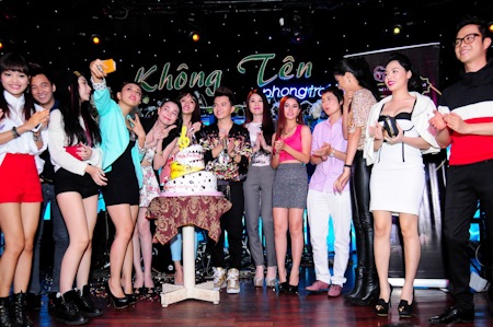 Nam Cường hứa cưới vợ vào năm 30 tuổi - 8 Bạn bè tổ chức sinh nhật cho Nam Cường