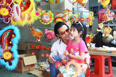 Vẻ dễ thương của con gái Trần Bảo Sơn - Trương Ngọc Ánh - 9 Một số hình ảnh về hai cha con Trần Bảo Sơn và Devon - Bảo Tiên