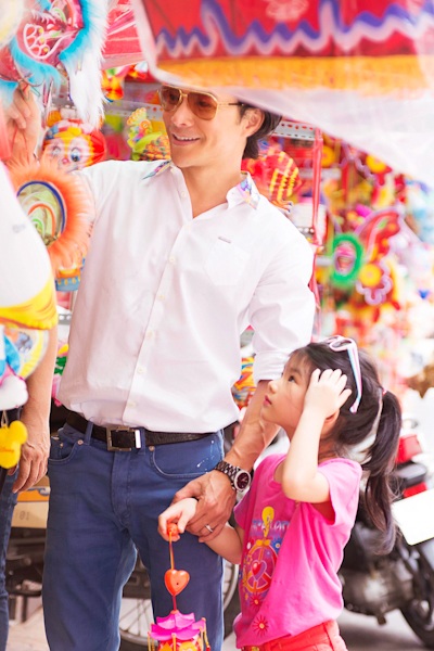 Vẻ dễ thương của con gái Trần Bảo Sơn - Trương Ngọc Ánh - 2 Một số hình ảnh về hai cha con Trần Bảo Sơn và Devon - Bảo Tiên