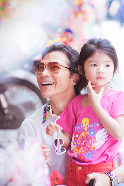 Vẻ dễ thương của con gái Trần Bảo Sơn - Trương Ngọc Ánh - 5 Một số hình ảnh về hai cha con Trần Bảo Sơn và Devon - Bảo Tiên