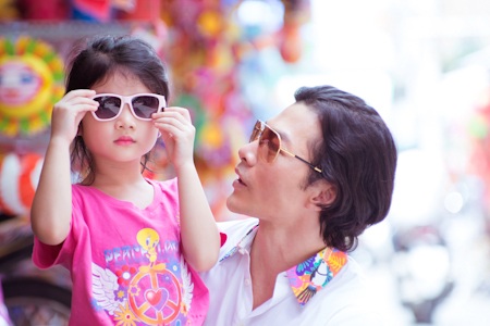 Vẻ dễ thương của con gái Trần Bảo Sơn - Trương Ngọc Ánh - 6 Một số hình ảnh về hai cha con Trần Bảo Sơn và Devon - Bảo Tiên