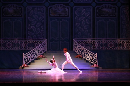 Công diễn trở lại vở ballet "Cô bé lọ lem" - 1 Công diễn trở lại vở ballet Cô bé lọ lem