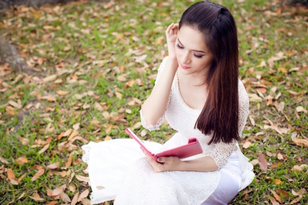 Hương Giang Idol duyên dáng trong tà áo dài - 11 Phan Anh