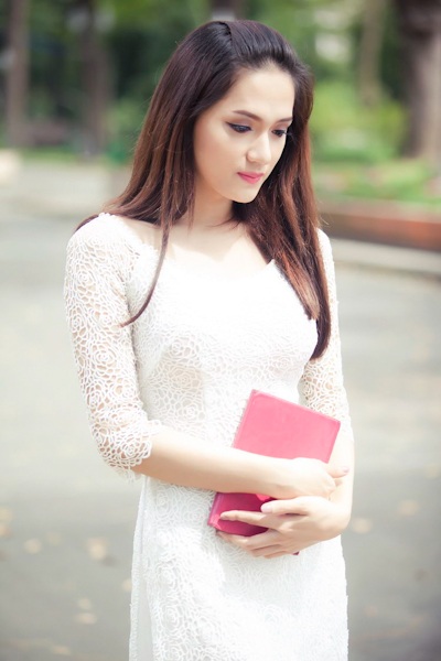 Hương Giang Idol duyên dáng trong tà áo dài - 7 Phan Anh