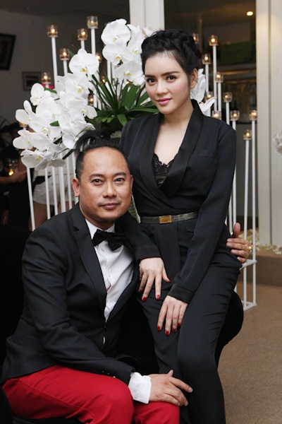 Lý Nhã Kỳ bí ẩn và quyến rũ với vest đen - 4 Là đại sứ của áo dài Võ Việt Chung, Lý Nhã Kỳ đương nhiên không vắng mặt