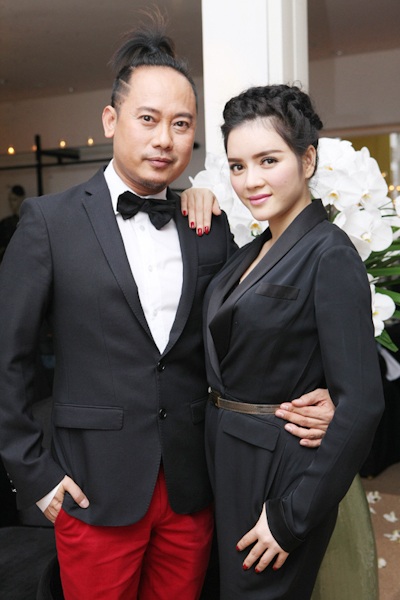 Lý Nhã Kỳ bí ẩn và quyến rũ với vest đen - 3 Là đại sứ của áo dài Võ Việt Chung, Lý Nhã Kỳ đương nhiên không vắng mặt