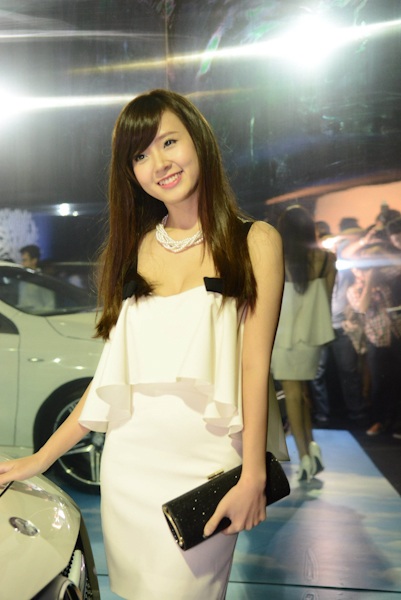Trương Ngọc Ánh xuất hiện cùng "trai lạ" - 7 Midu