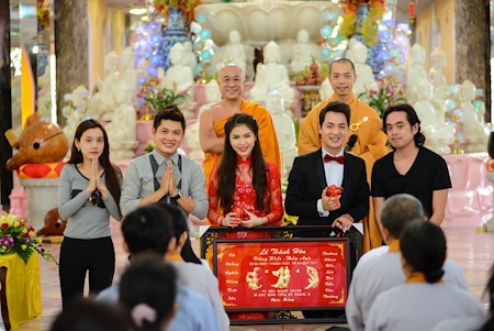 Đăng Khôi, Thủy Anh lên chùa làm lễ cưới lại - 13 Vợ chồng nhạc sĩ Nguyễn Văn Chung và nhạc sĩ Dương Khắc Linh cũng đến dự