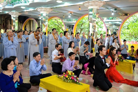 Đăng Khôi, Thủy Anh lên chùa làm lễ cưới lại - 3 Đăng Khôi và Thuỷ Anh đã làm lễ cưới lại theo đạo Phật vào ngày 27/11 vừa qua.