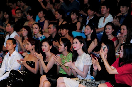 Những sắc màu thời trang Xuân Hè 2014 - 19 Các BST đều được các khách mời đánh giá rất cao
