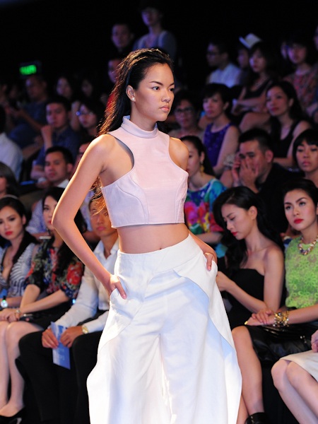 Những sắc màu thời trang Xuân Hè 2014 - 17 Các BST đều được thiết kế tối giản, tinh tế và khoẻ khoắn đề cao tính ứng dụng