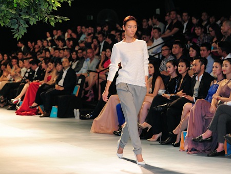 Những sắc màu thời trang Xuân Hè 2014 - 4 Các BST đều được thiết kế tối giản, tinh tế và khoẻ khoắn đề cao tính ứng dụng