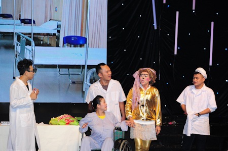 Phương Mỹ Chi bất ngờ xuất hiện trong liveshow Trấn Thành - 12 Các vấn đề xã hội khác được châm biếm khá sâu cay