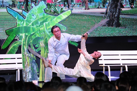 Phương Mỹ Chi bất ngờ xuất hiện trong liveshow Trấn Thành - 8 Các vấn đề xã hội khác được châm biếm khá sâu cay