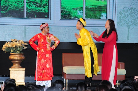 Phương Mỹ Chi bất ngờ xuất hiện trong liveshow Trấn Thành - 9 Các vấn đề xã hội khác được châm biếm khá sâu cay