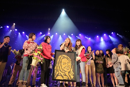 Mỹ Tâm khoe bố mẹ với fans - 9 Một số hình ảnh trong liveshow của Mỹ Tâm