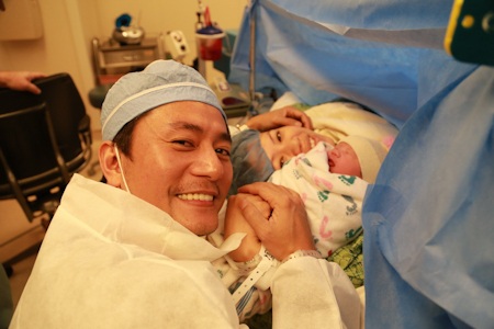 Vợ chồng Trương Minh Cường và cô con gái nhỏ