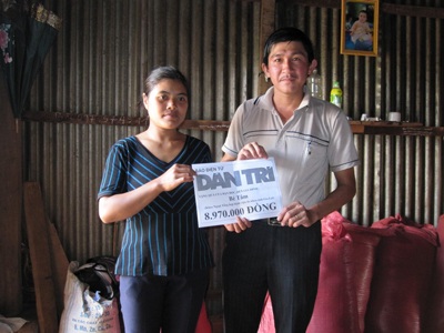 Bé gái bị cha mẹ đốt, chôn sống sắp được ra viện - 2 Bé gái bị cha mẹ đốt, chôn sống sắp được ra viện - 2