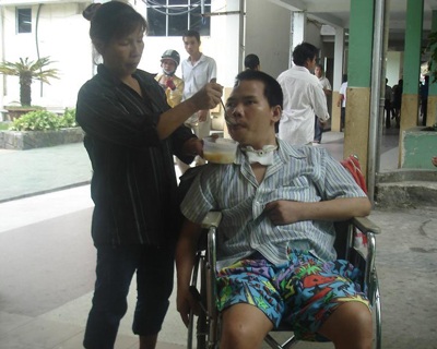 Nỗi lòng người mẹ không có tiền ghép sọ cho con - 1 Nỗi lòng người mẹ không có tiền ghép sọ cho con - 1