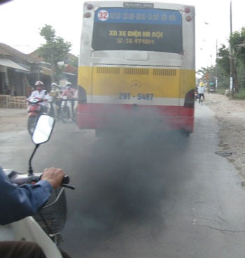 Nên phạt cả ôtô, xe máy sử dụng còi quá âm lượng - 2 Nên phạt cả ôtô, xe máy sử dụng còi quá âm lượng - 2