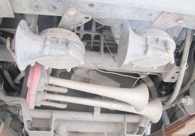 Nên phạt cả ôtô, xe máy sử dụng còi quá âm lượng - 3 Nên phạt cả ôtô, xe máy sử dụng còi quá âm lượng - 3