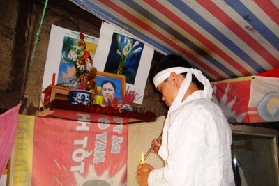 Cuộc sống khó khăn của 5 anh em mồ côi  - 1