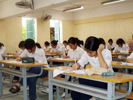Kỳ thi tốt nghiệp đã đi qua, hệ lụy còn ở lại - 1 Kỳ thi tốt nghiệp đã đi qua, hệ lụy còn ở lại - 1