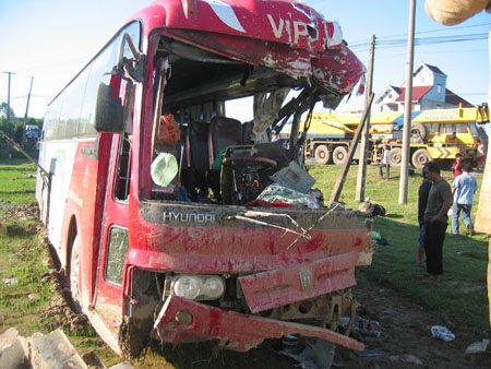 Cảnh báo tai nạn từ tài xế non tuổi đời, yếu tay nghề - 2