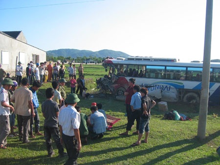 Cảnh báo tai nạn từ tài xế non tuổi đời, yếu tay nghề - 1