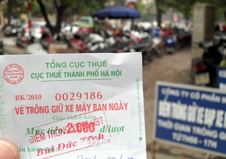 Người dân chờ kết quả “dẹp loạn” phí trông xe từ Giám đốc CAHN - 1 Người dân chờ kết quả “dẹp loạn” phí trông xe từ Giám đốc CAHN - 1