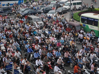 Việc hạn chế xe cá nhân nếu cứ lấy ý kiến người dân e khó thành - 1