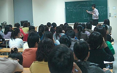 Không chạy tại chức thì chạy chính quy, chạy cao học... - 1 Không chạy tại chức thì chạy chính quy, chạy cao học... - 1