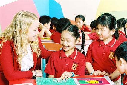 Không tán thành hành động quăng vở hs của cô giáo Anh văn - 1 Không tán thành hành động quăng vở hs của cô giáo Anh văn - 1